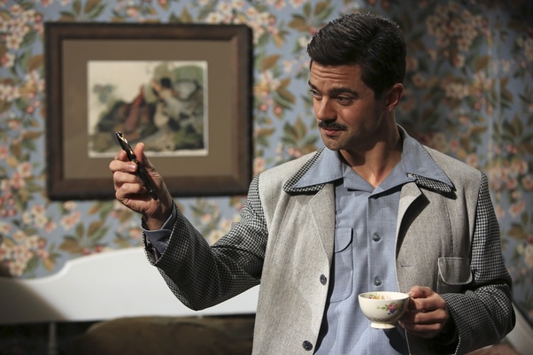 How many different actors portray Howard Stark throughout the Avengers