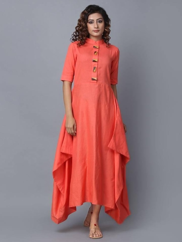 What is the best type of fabric to wear for warm humid weather