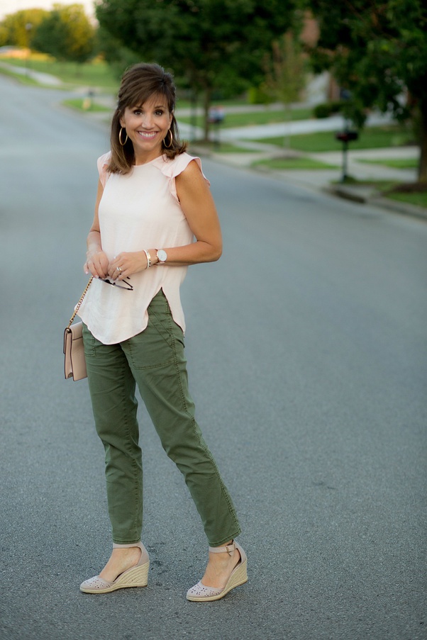 What color top will go with olive pants? Quora