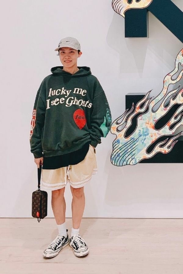 What are some of the best outfits worn by BTS JHope? Quora