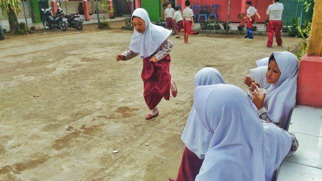 Bagaimana mengajarkan sopan santun anak-anak terhadap orang tua dan guru? -  Quora