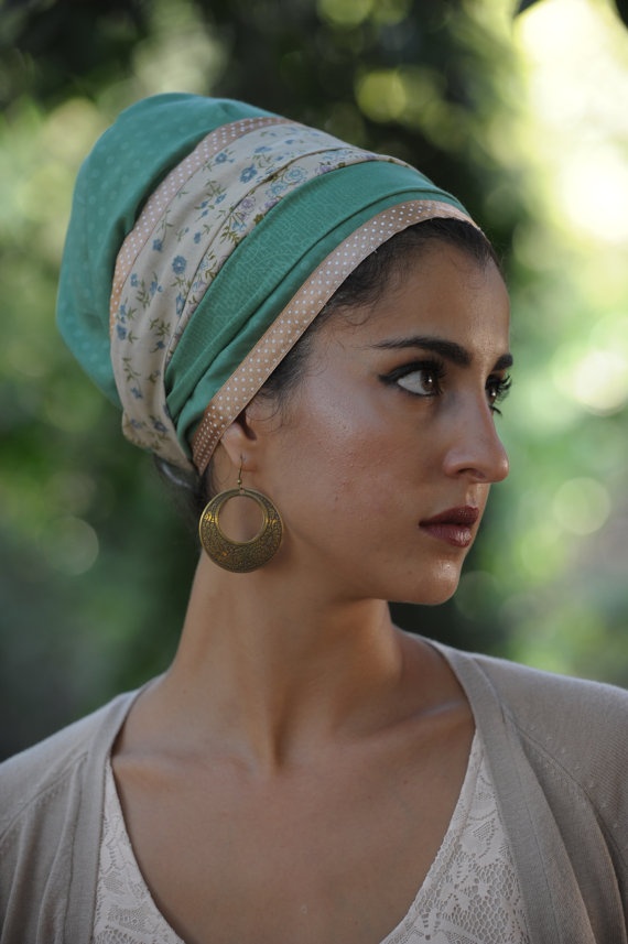 Can a Muslim woman wear her hijab in a tichelstyle? It’s