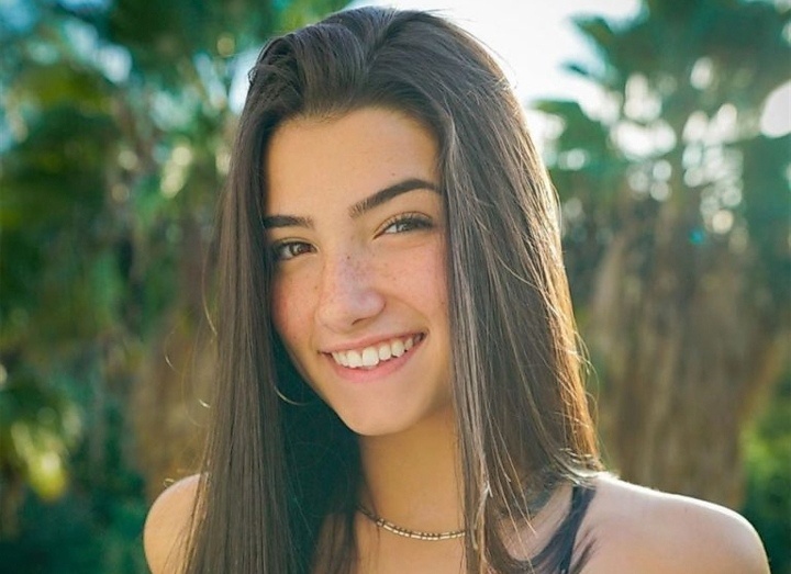 Charli D'amelio: 23 Facts About The Tiktok Star You Need To Know - Popbuzz What Is Charli D'amelio's Real Height? How About Her Weight? I Know She's Not 5'7″ And 114 Pounds Because Then, Her Bmi Would Be 17.5, Which Is Extremely Underweight. - Quora