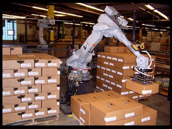 What are the different robots that Amazon uses in its