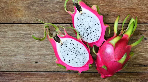 Mengapa buah naga harus disebutkan nama buahnya, sedangkan apel dan pepaya tidak memerlukan kata