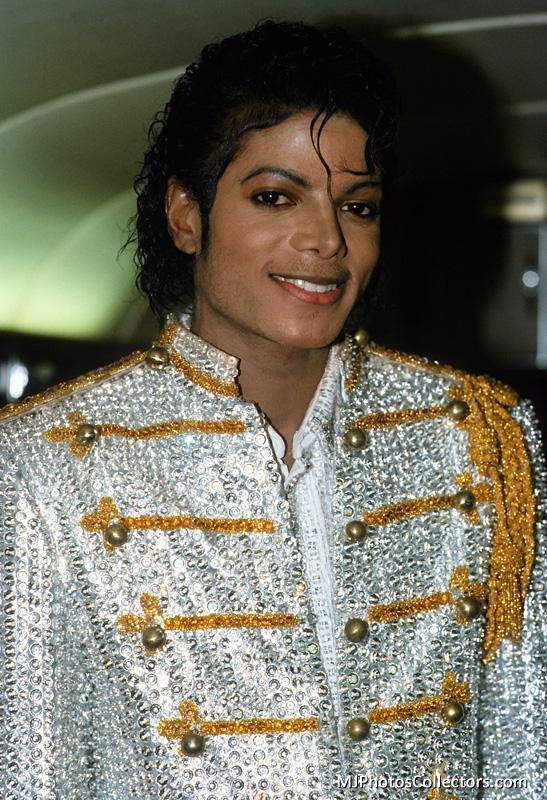 Why did Michael Jackson's skin turn white? Quora