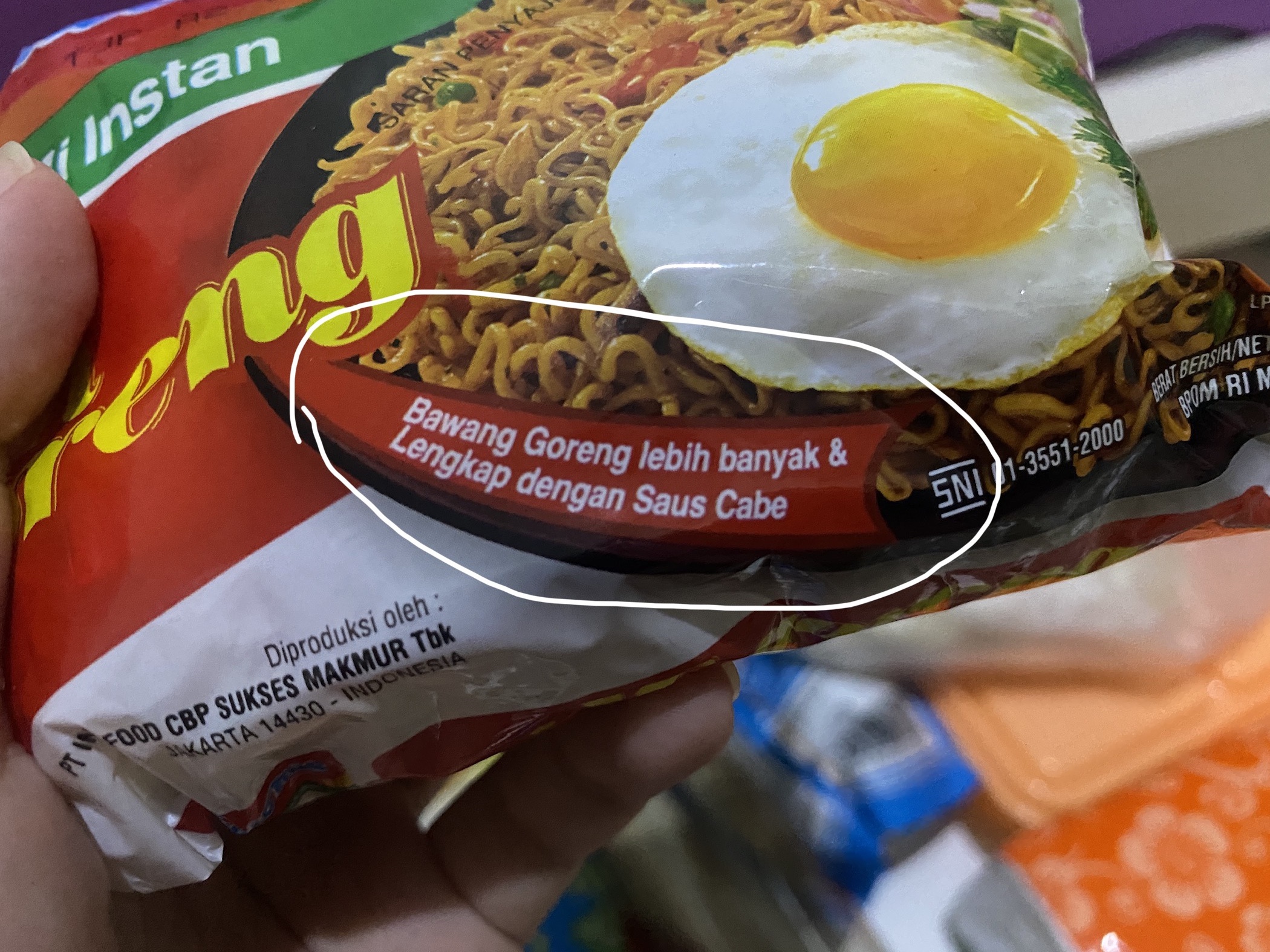 Mengapa bumbu Indomie di Pulau Jawa dan luar Pulau Jawa berbeda? (Di luar  Pulau Jawa tidak ada bawang goreng.) - Quora