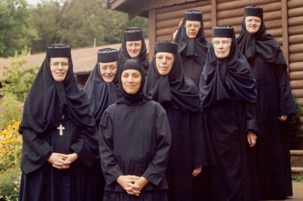 What clothing do nuns wear? Quora