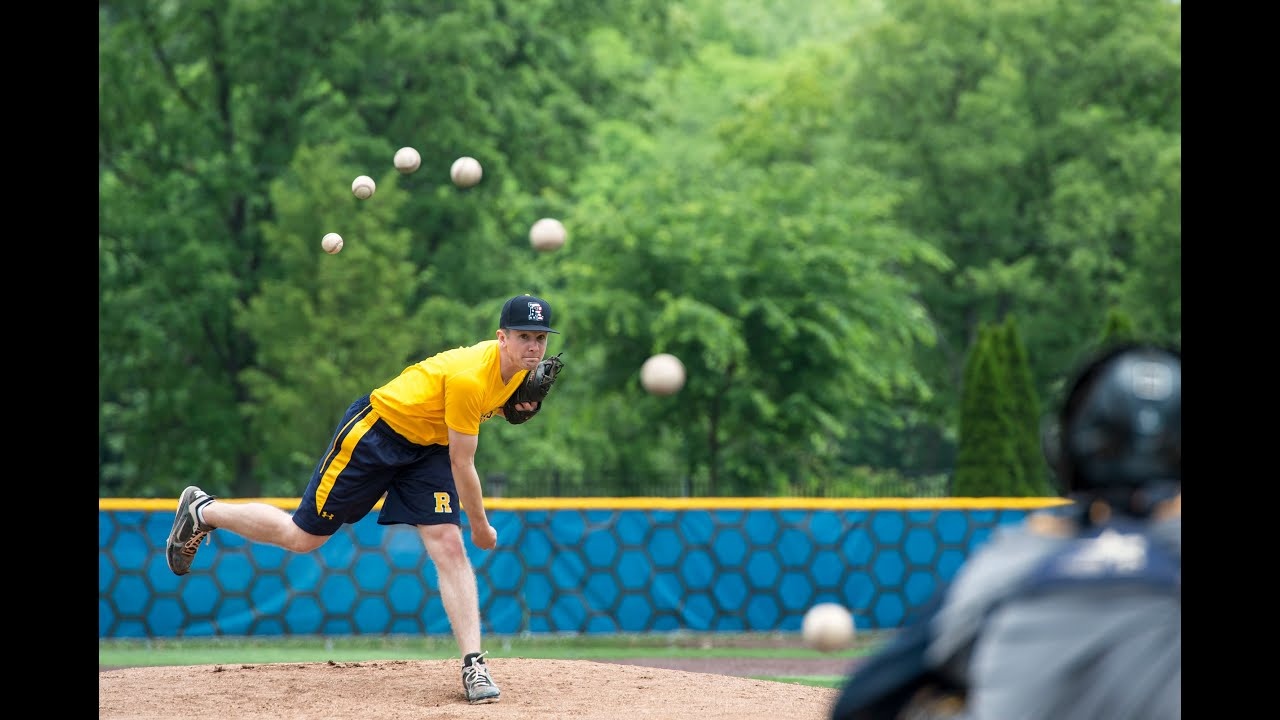 Mungkinkah seorang pelempar melempar bola melengkung yang dimulai ke arah  pemukul dan kemudian melengkung menjauh saat melewati pelat? - Quora