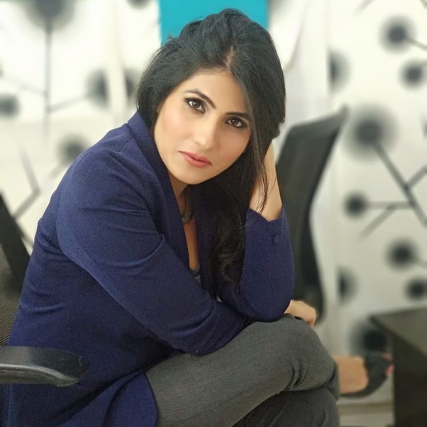 Who is the hottest female news anchor in Indian Media like Abp News