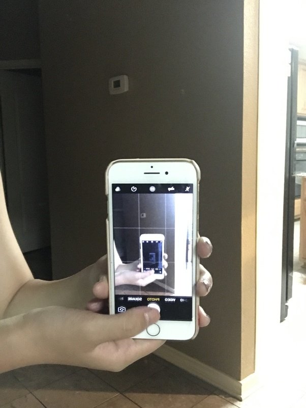 What happens if you take a picture of a mirror with a phone's front
