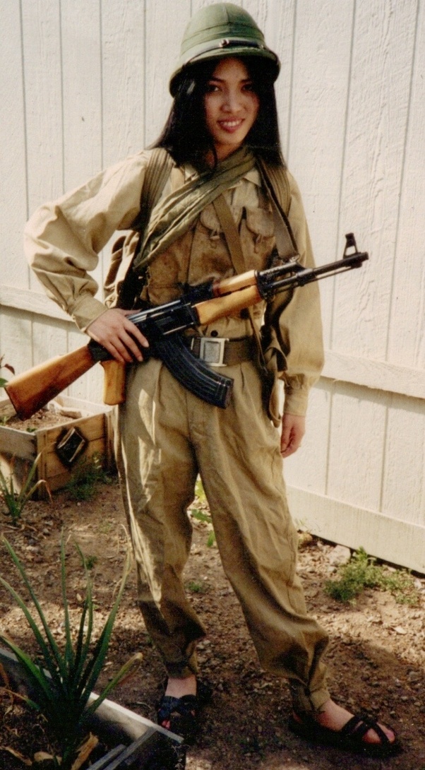What are differencies between Vietcong military uniform with NVA