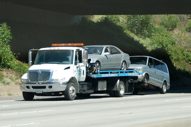 How Many Vehicles Can A Towing Van Carry At A Time? - Quora