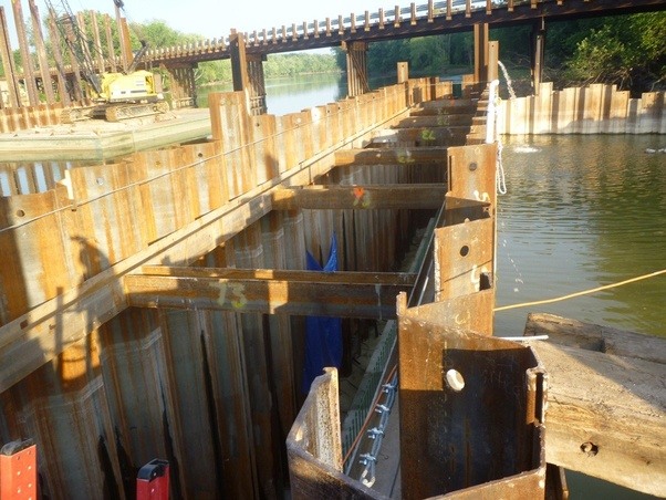 How do they build bridges with posts in deep water? Quora