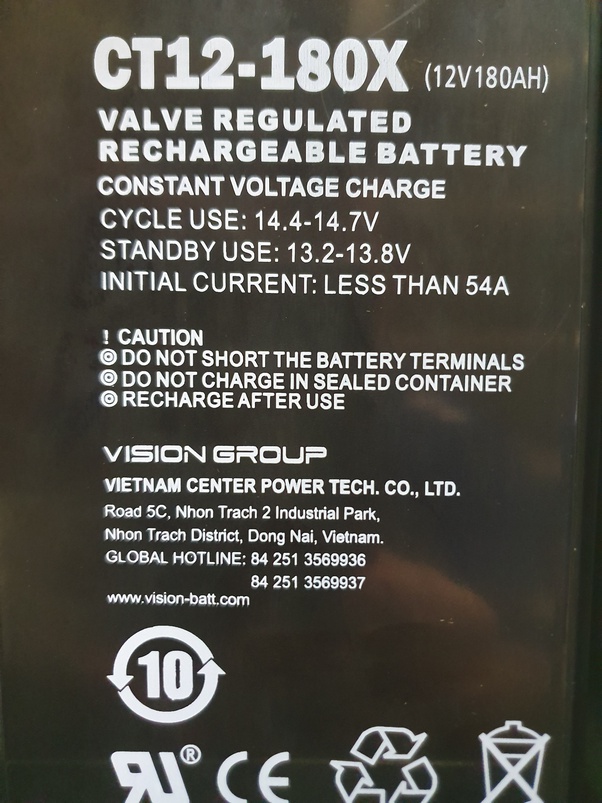 What happens when a UPS battery is fully charged and is still connected