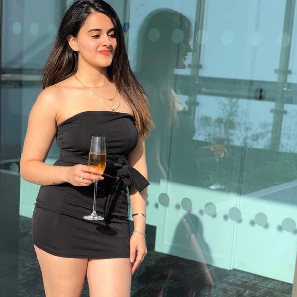 Who is Aashi Wadhwa, and what are some stunning photos of her? Quora