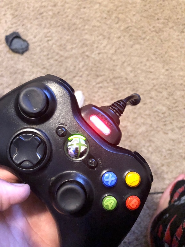 How to charge your Xbox 360 controller using the plug and