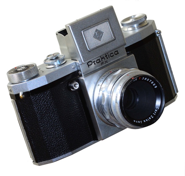 What are the mechanics behind the first camera invented and modern