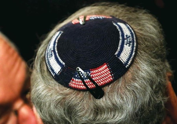 How do kippot stay on Jewish people’s heads so well? Quora