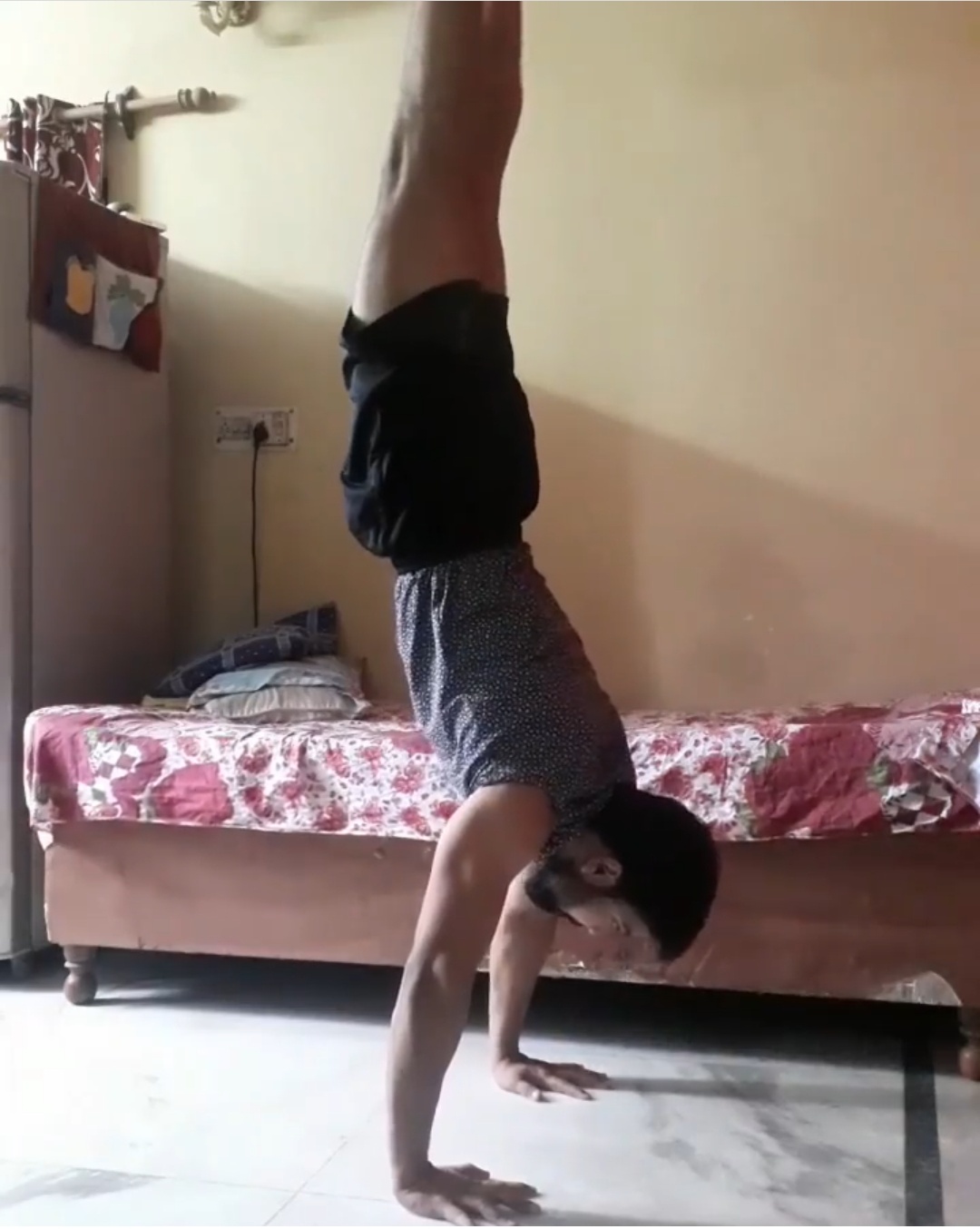 Bagaimana cara melakukan handstand - Quora
