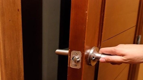 What is the best way to stop a door from squeaking? Quora