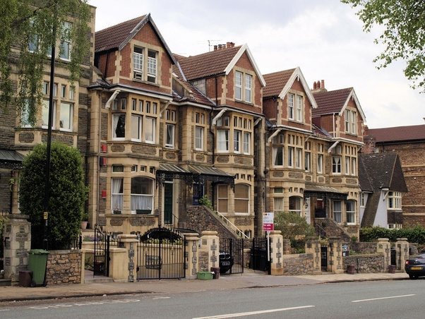 How can one differentiate Victorian and Edwardian