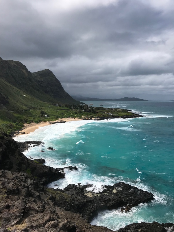 What is the best island to live on in Hawaii for somebody in their 20s