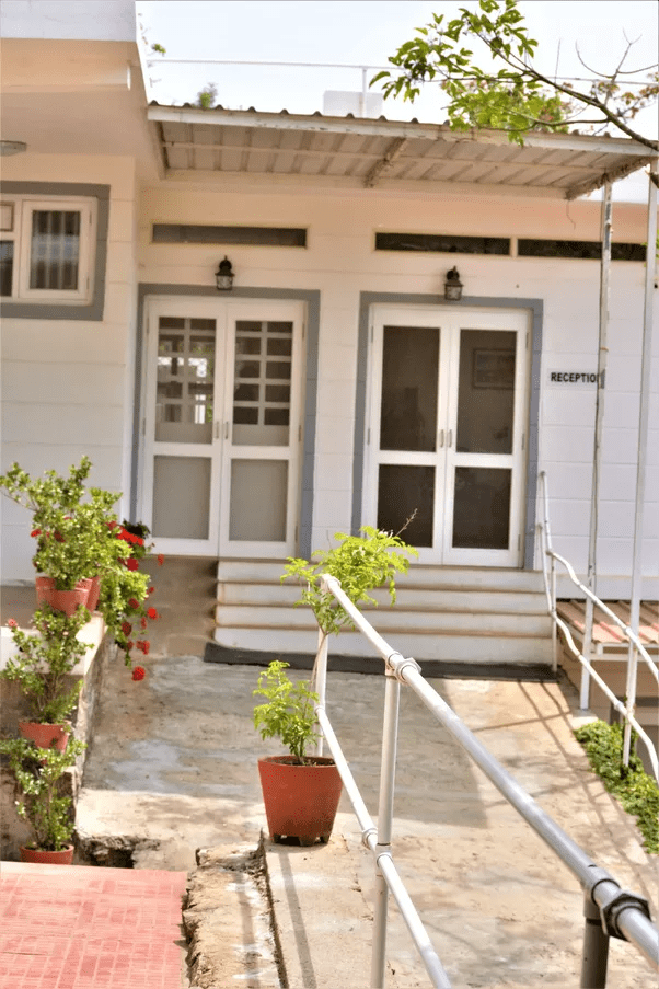 What is a good place to stay in that is surrounded