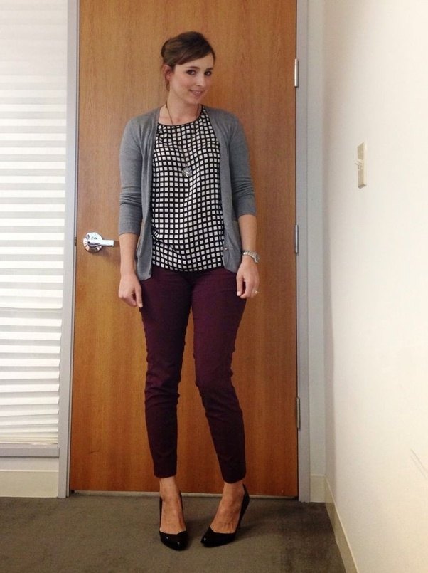 What should I wear with maroon jeans? Quora