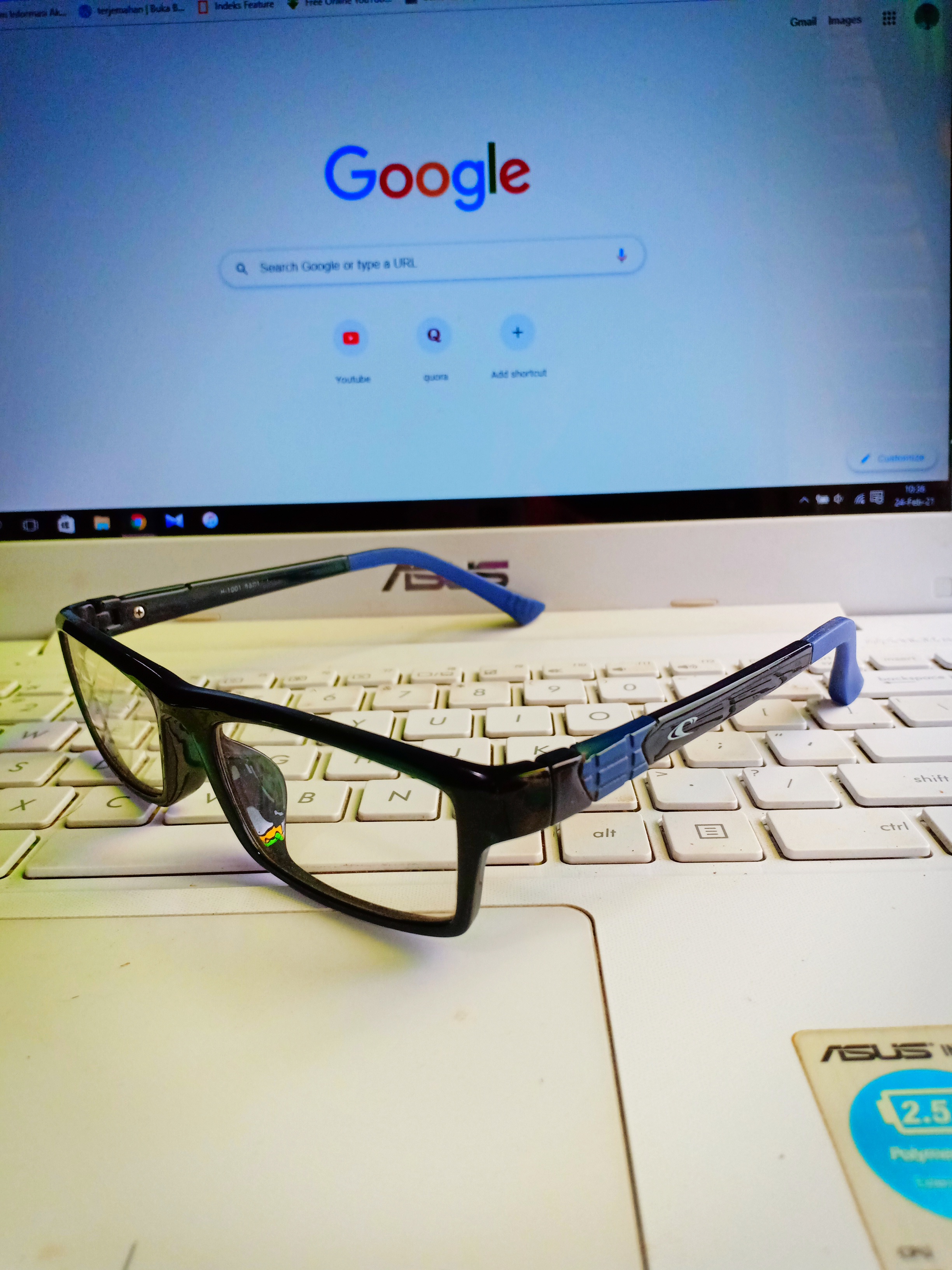 Apa merek bingkai dan lensa kacamata yang kamu gunakan? Apakah kamu puas  menggunakannya? Jika tidak, lalu apa bingkai dan lensa kacamata impianmu? -  Quora