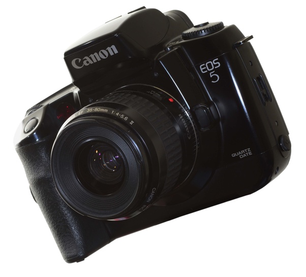 What are the mechanics behind the first camera invented and modern