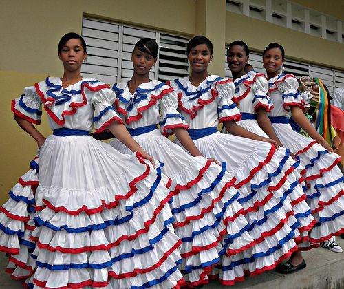 What are some examples of traditional clothing worn in the Dominican