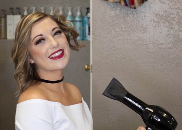 How Much Tip Hair Dresser Christmas 2022 What Is An Appropriate Tip For A $200 Haircut & Color? Is There A Rule For Tipping At Hair Salons? - Quora