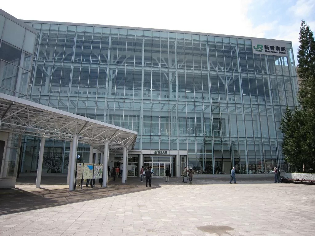 新青森駅 アイプラス店長 キューティー吉本の自由旅行