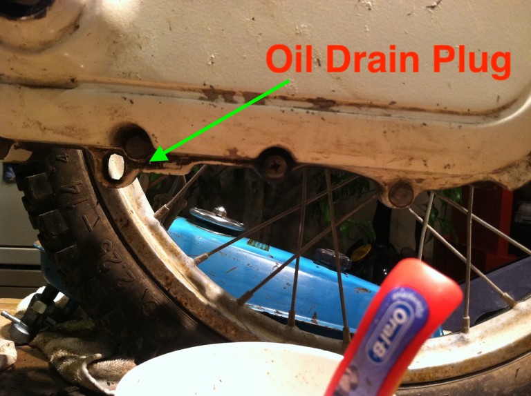 How to change oil on Honda Express Como cambiar el aceite de Honda