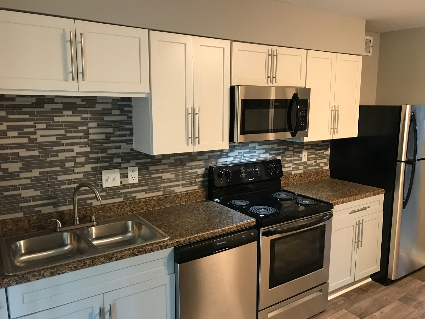 SUMMIT AVONDALE Quad Property Group