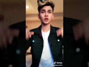10 Hottest Guys on TikTok to Follow Right Now - Quantum Marketer