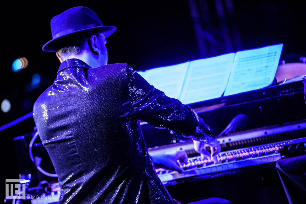 Picture Gallery Beyond Quantum Music