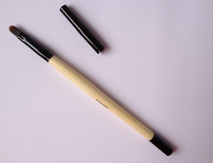 Concealer Brushes Perfectly conceal what you do not like revealing