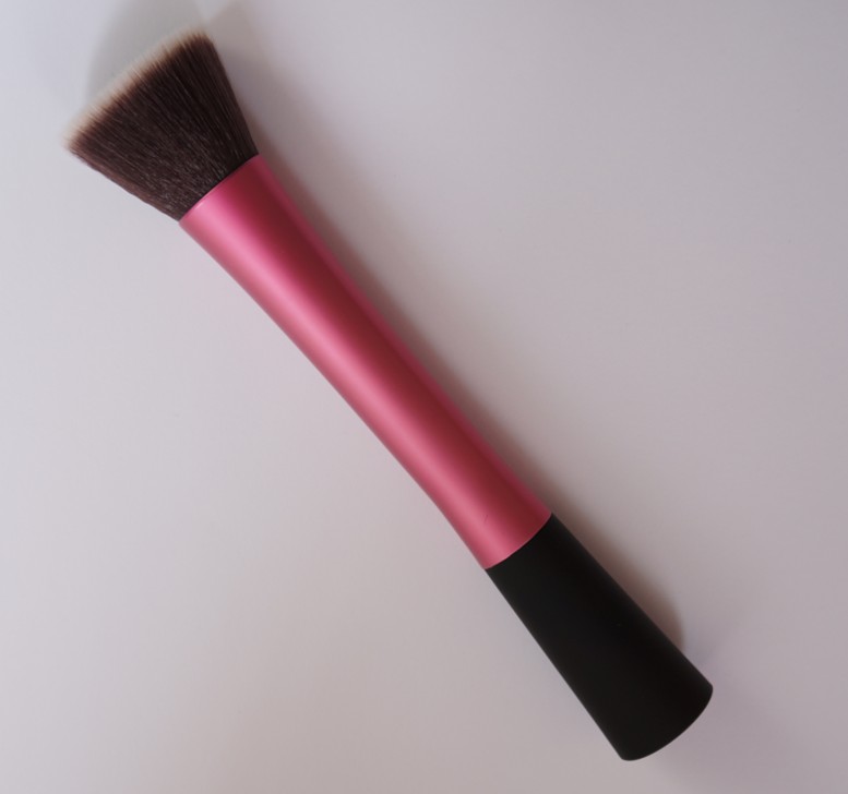 The flat top makeup brush is ideal for liquid foundation Queen Brush