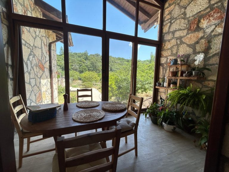 Stunning 3 Bedroom Bungalow in Big Plot of Land For Sale Queen