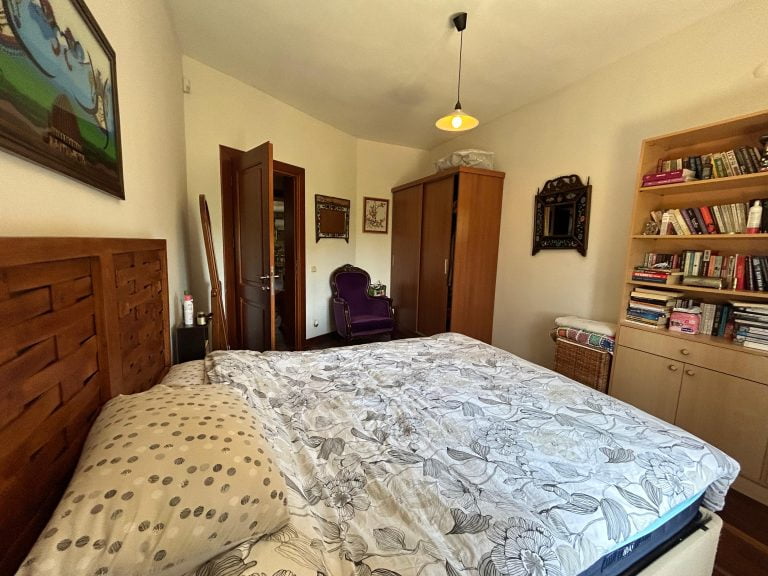 Stunning 3 Bedroom Bungalow in Big Plot of Land For Sale Queen