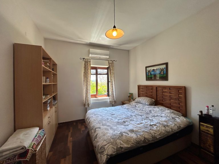 Stunning 3 Bedroom Bungalow in Big Plot of Land For Sale Queen