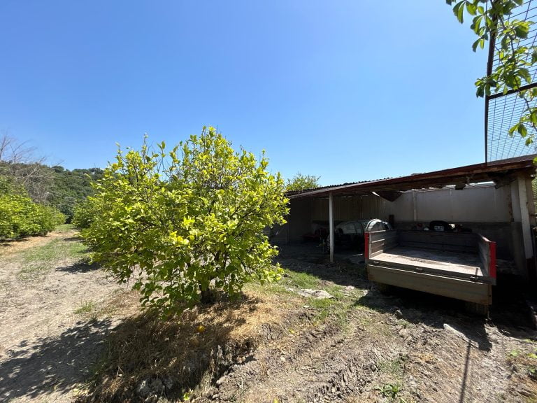 Stunning 3 Bedroom Bungalow in Big Plot of Land For Sale Queen