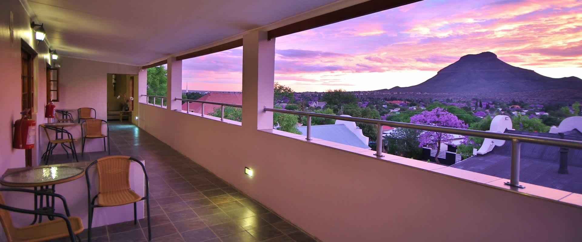 Queen Manor Guest House Executive Suites