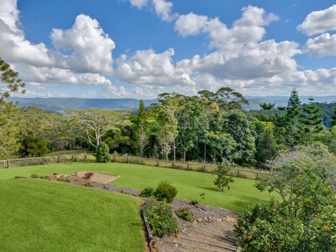 Maleny views garden acreage Queenslander Homes