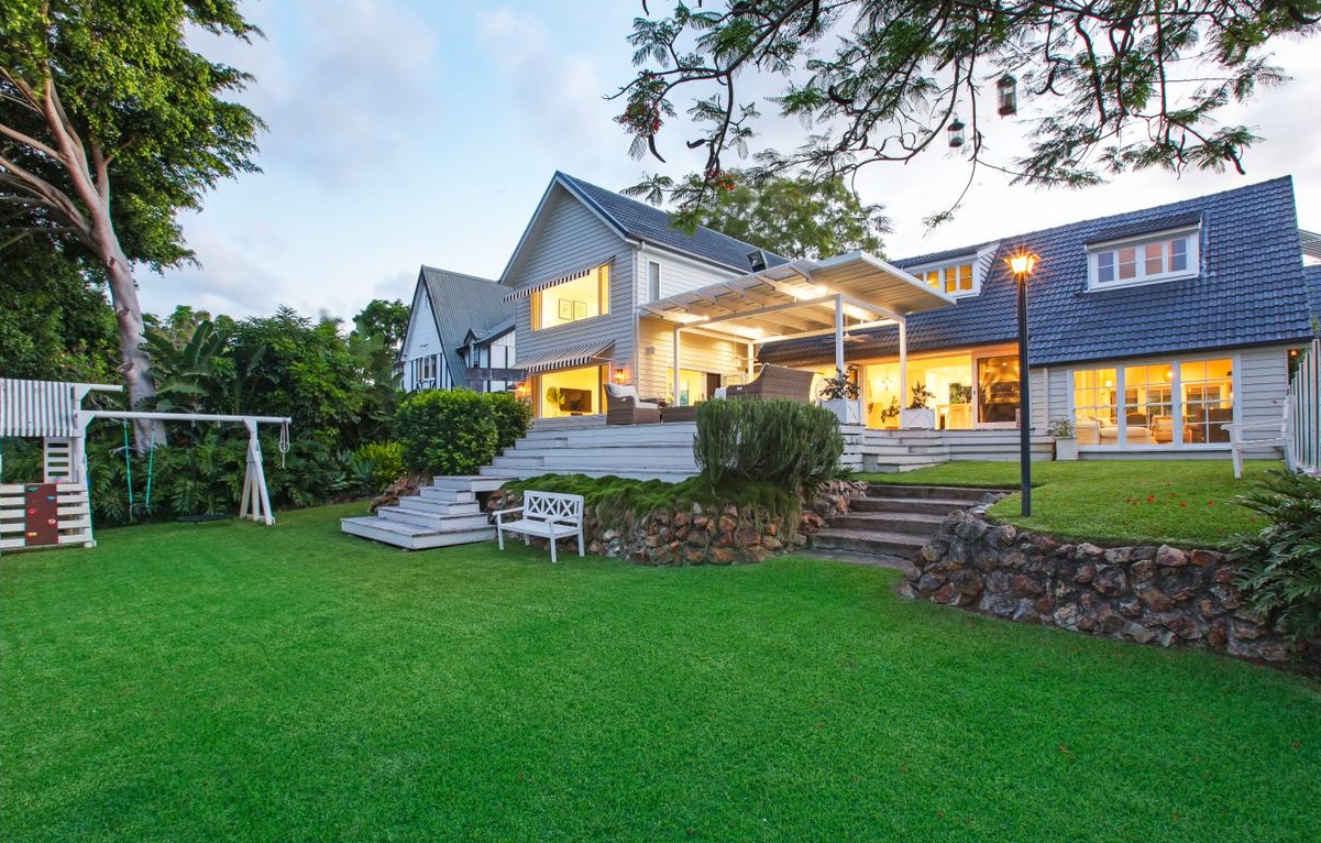 Hamptons Stunner on the Gold Coast, Australia Queenslander Homes