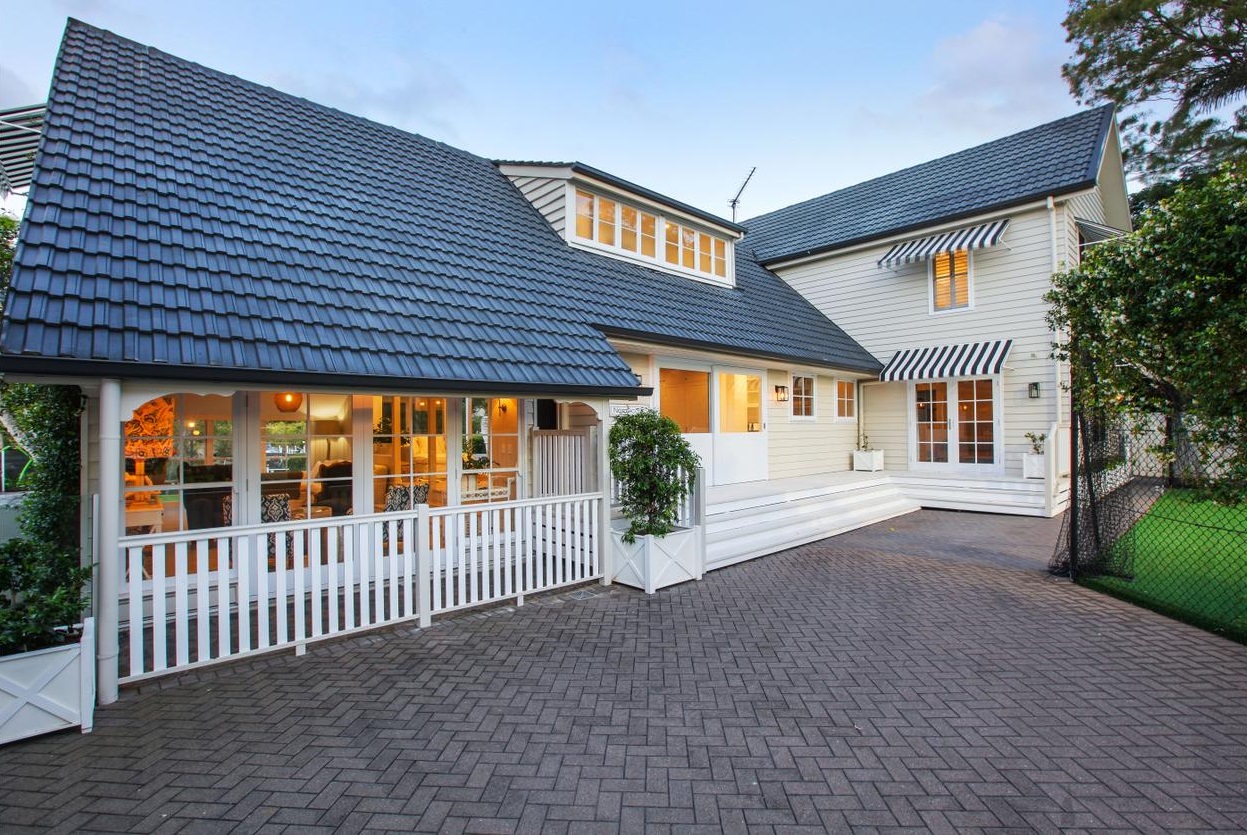 Hamptons Stunner on the Gold Coast, Australia Queenslander Homes