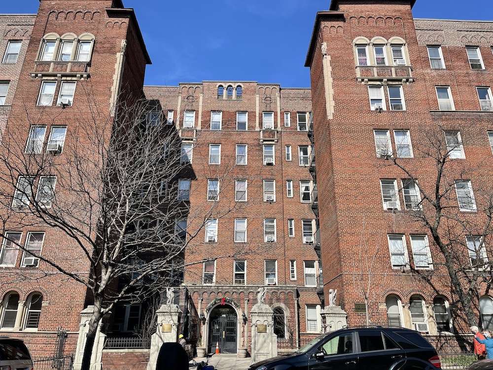 Sube la renta en NYC Queens Latino