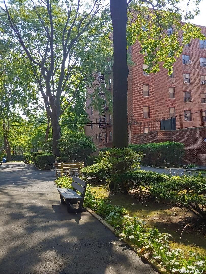 Large 1 BR CoOp Queens Properties